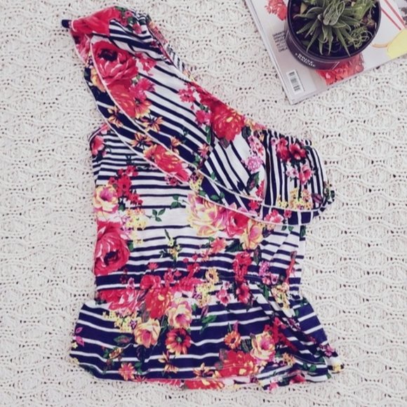 Almost Famous Off the Shoulder Puplum Print Top- Size S - Picture 1 of 7